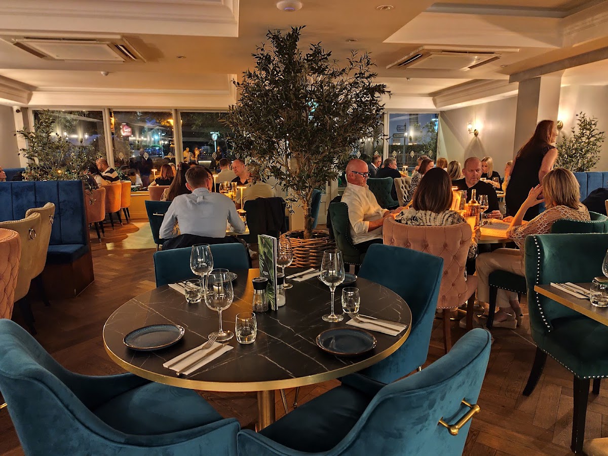 Zeitoun Claygate
